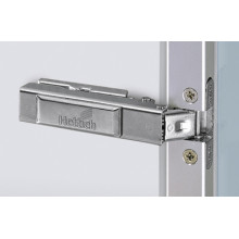 Петля Intermat 9936 для дверей с алюминиевыми рамами, угол открывания 95°, накладная навеска (В 13,5 мм), под прикручивание (ТА 22)